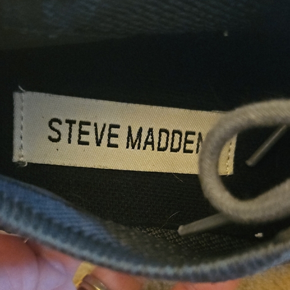 Steve Madden Gray Sneakers with Knit Upper and White Sole - Picture 2 of 6